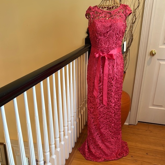 Adrianna Papell Dresses & Skirts - Adrianna Papell NWT Elegant coral Lace Gown